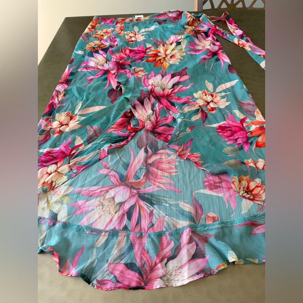 La Blanca Sheer Floral Sarong Cover-Up in Teal & Pink Floral design,Size Medium - Picture 5 of 8